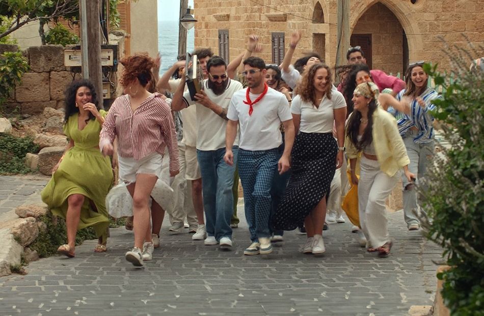 للمرة الثانية بعد ما تيجي سكة.. الجمهور يشارك عزيز مرقة تصوير كليب شايفة ايه - الخليج الان