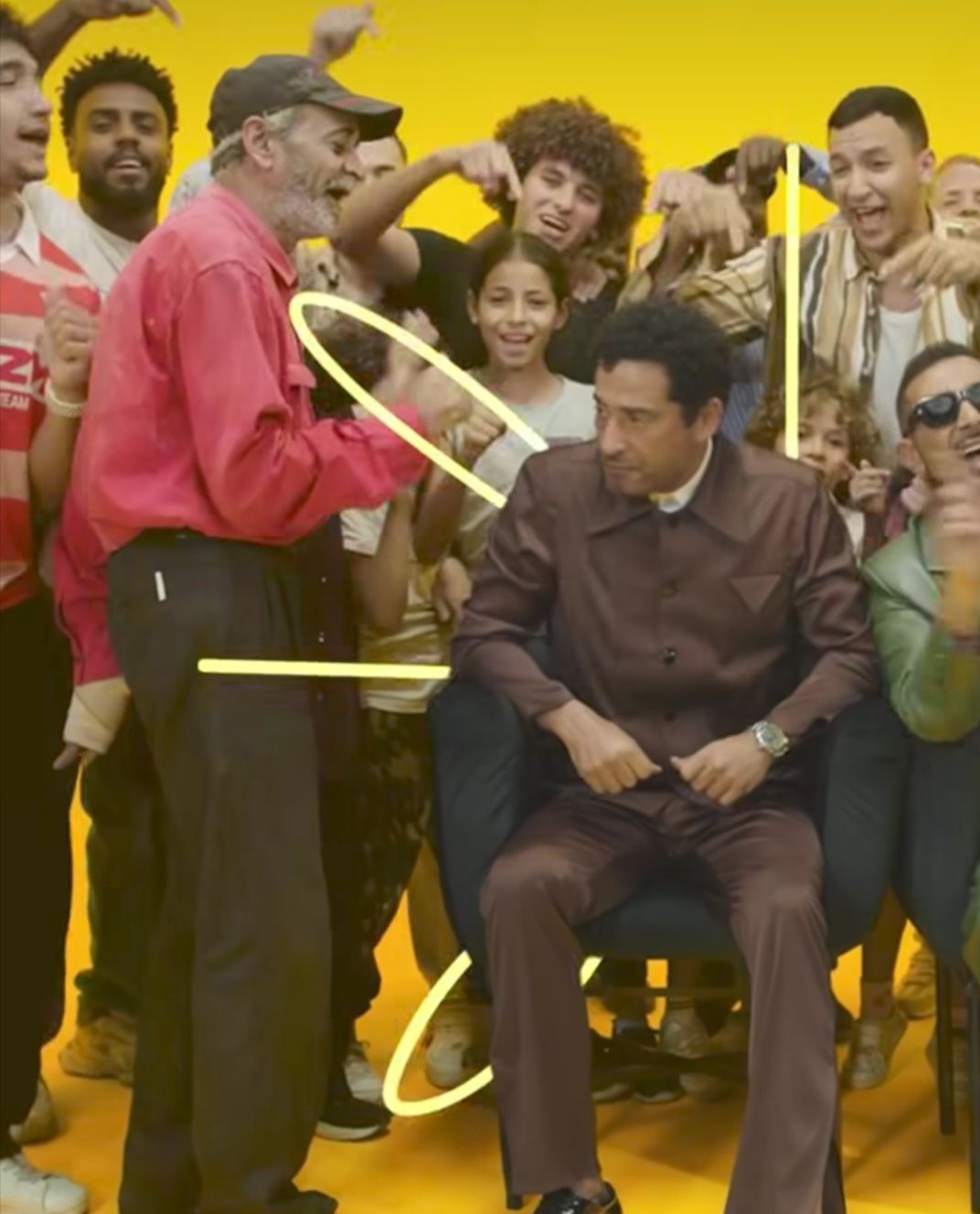 بطريقة طريفة.. أحمد سعد يطرح كليب أخويا بمشاركة شقيقه عمرو سعد - الخليج الان