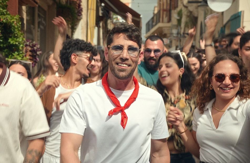 للمرة الثانية بعد ما تيجي سكة.. الجمهور يشارك عزيز مرقة تصوير كليب شايفة ايه - الخليج الان