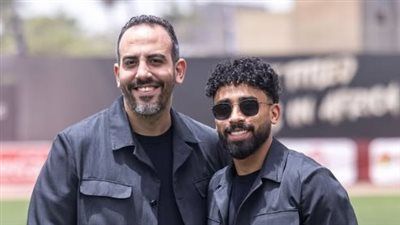 مروان عطية يهنئ طبيب النادي الأهلي بمناسبة عيد ميلاده.. صور - الخليج الان