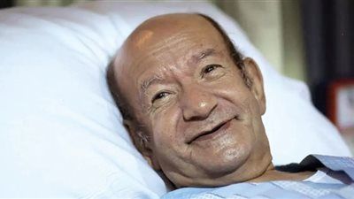 اللي حصل معجزة وكان هيحتاج تدخل جراحي.. بطرس دانيال يكشف تفاصيل مرض لطفي لبيب - الخليج الان