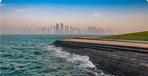 ليلة عاصفة في قطر: تحذير عاجل من الأرصاد.. رياح عاتية تضرب الشمال وأمواج خطيرة تهدد هذه المدن!