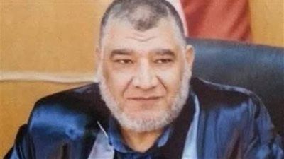 مصرع دكتور جامعي وإصابة أسرته في حادث تصادم سيارته بالرصيف بالمنيا - الخليج الان