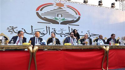 وسط هتافات التأييد.. حزب الجبهة الوطنية يحشد الآلاف في مؤتمر جماهيري بالجيزة - الخليج الان