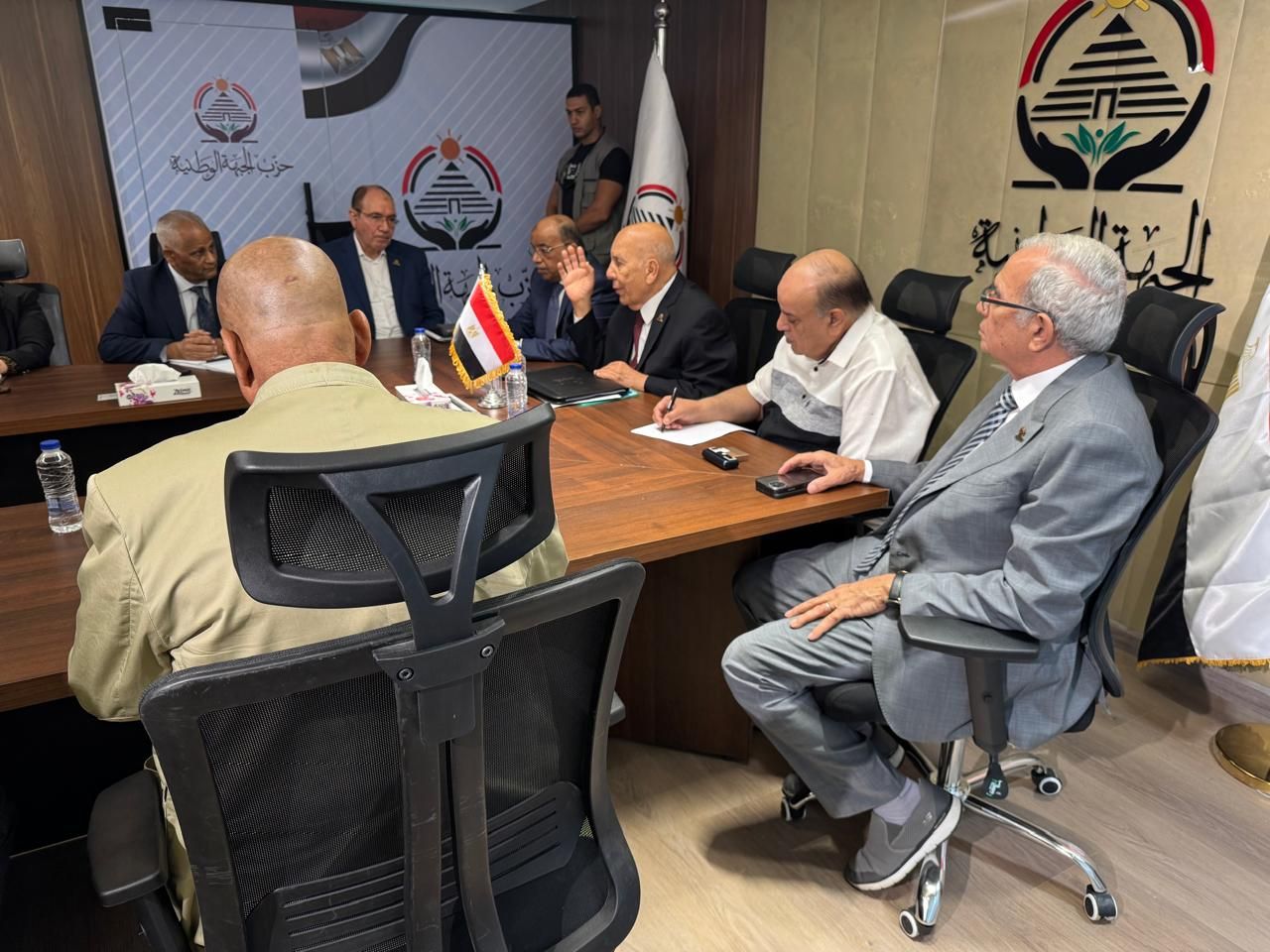 “المجالس المحلية” بحزب الجبهة الوطنية يبحث سبل دعم مرشحي القائمة والفردي استعدادًا للاستحقاق الانتخابي - الخليج الان