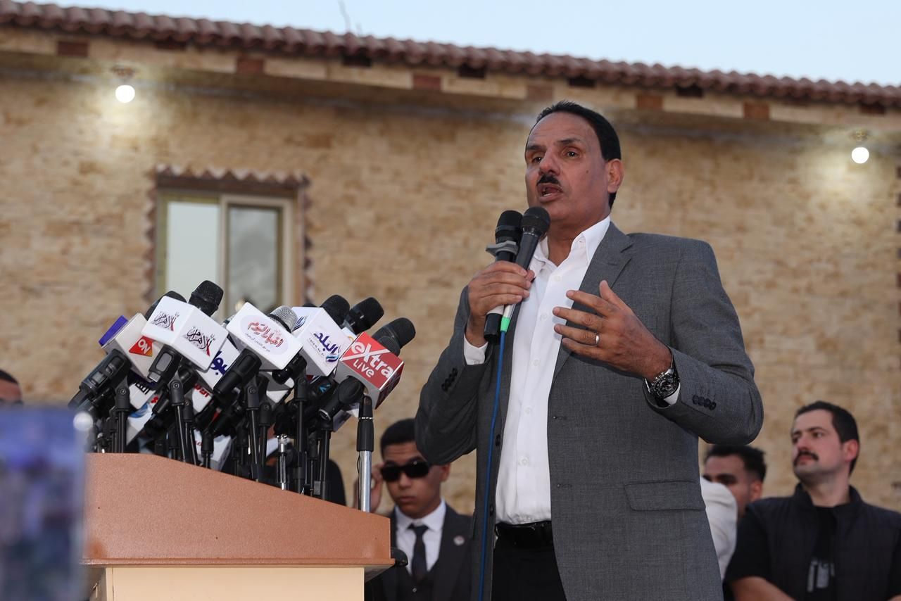 وسط هتافات التأييد.. حزب الجبهة الوطنية يحشد الآلاف في مؤتمر جماهيري بالجيزة - الخليج الان