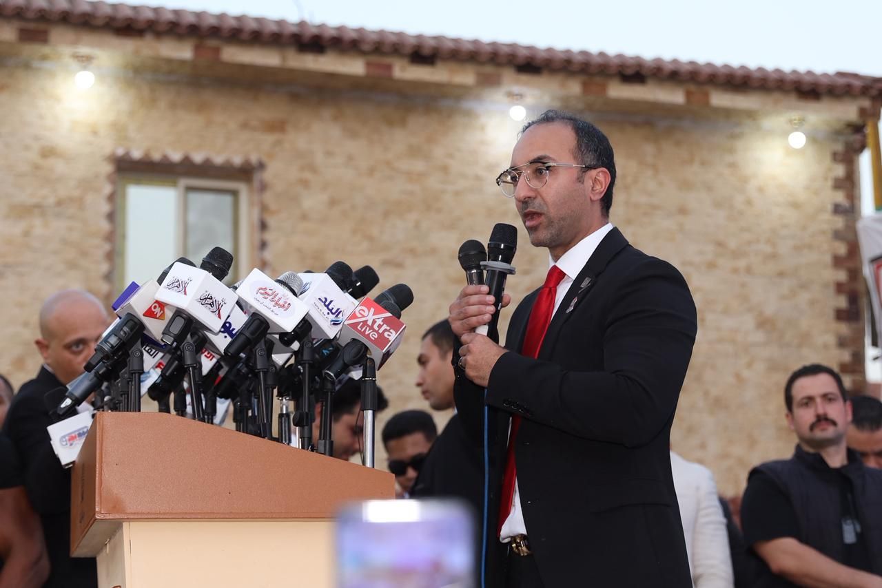 وسط هتافات التأييد.. حزب الجبهة الوطنية يحشد الآلاف في مؤتمر جماهيري بالجيزة - الخليج الان