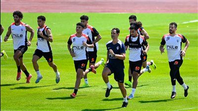 مساعد فيريرا يقود تدريبات الزمالك بفقرة بدنية خفيفة في معسكر الفريق بالعاصمة الإدارية - الخليج الان