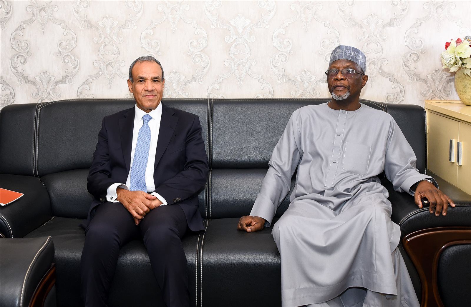 «وزير الخارجية يواصل جولاته في غرب أفريقيا».. عبد العاطي يلتقي وزير خارجية النيجر في نيامي - الخليج الان