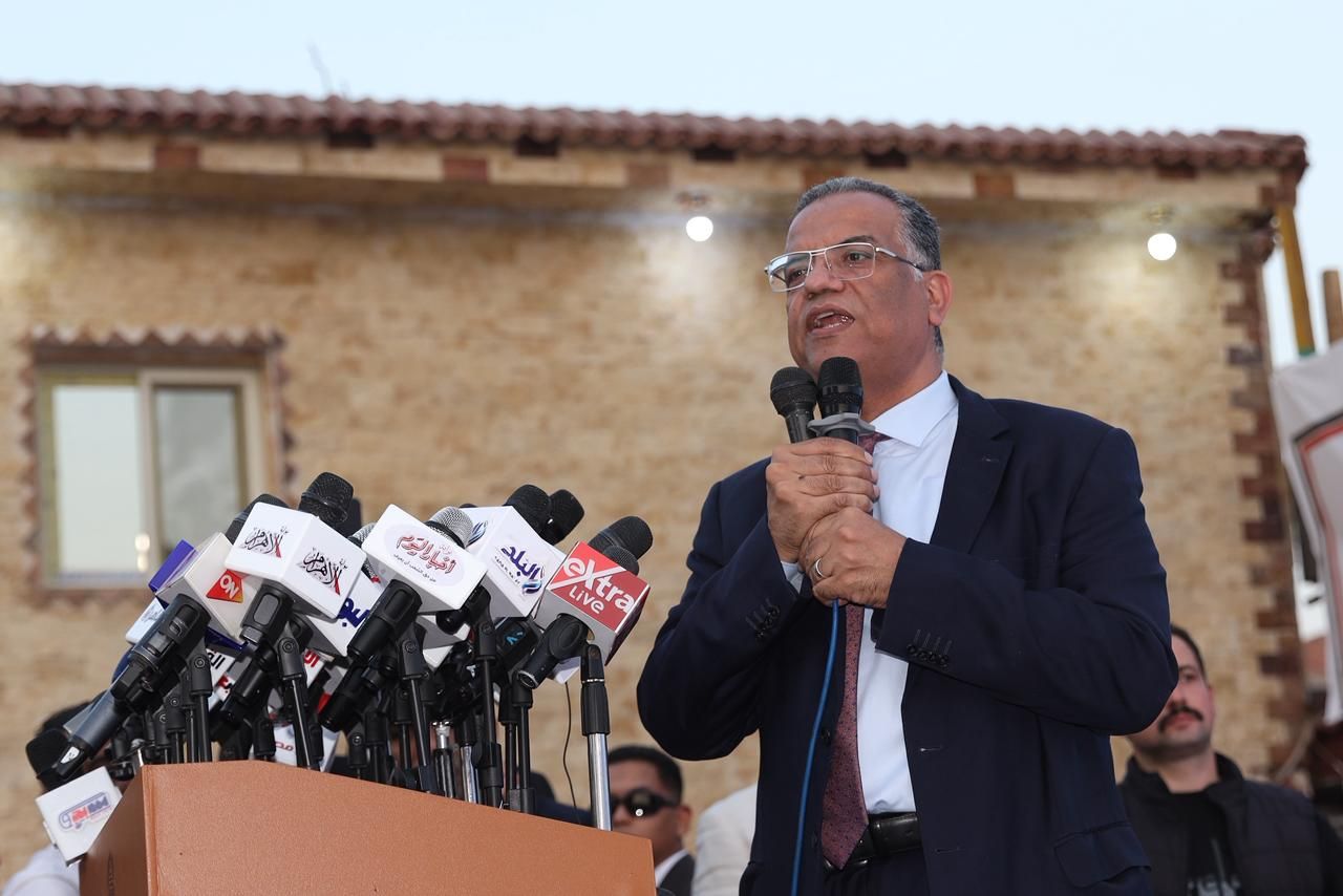 وسط هتافات التأييد.. حزب الجبهة الوطنية يحشد الآلاف في مؤتمر جماهيري بالجيزة - الخليج الان