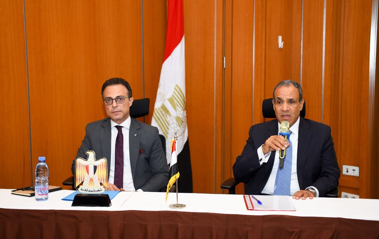 «لقاء مع أبناء الوطن».. وزير الخارجية يلتقي بالجالية المصرية في مالي|صور - الخليج الان