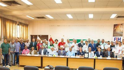 تسليم شهادات الدورة الدولية لمدربي الهوكي بحضور أشرف فرحات وسيف حامد - الخليج الان