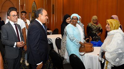 «لقاء مع أبناء الوطن».. وزير الخارجية يلتقي بالجالية المصرية في مالي|صور - الخليج الان