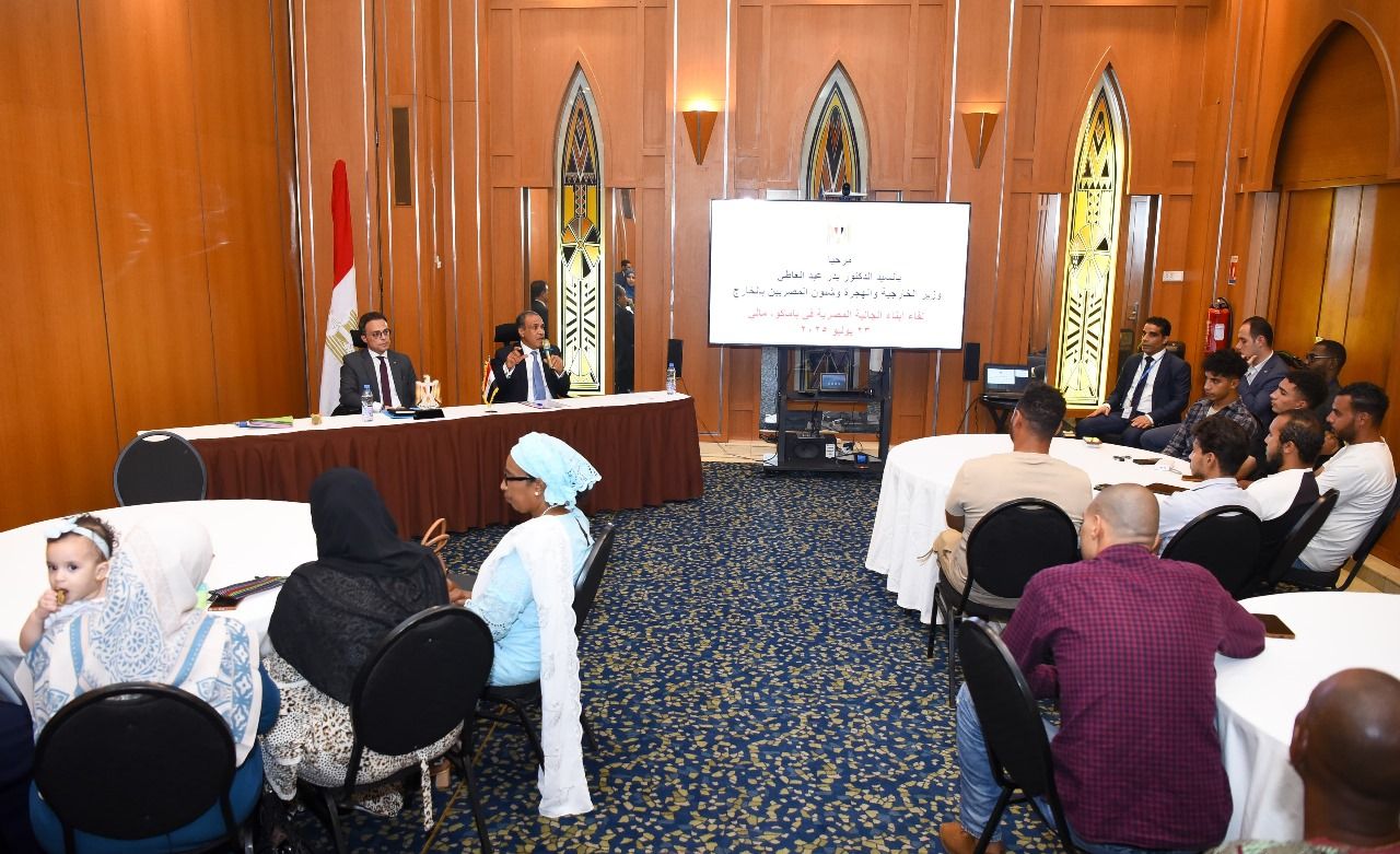 «لقاء مع أبناء الوطن».. وزير الخارجية يلتقي بالجالية المصرية في مالي|صور - الخليج الان