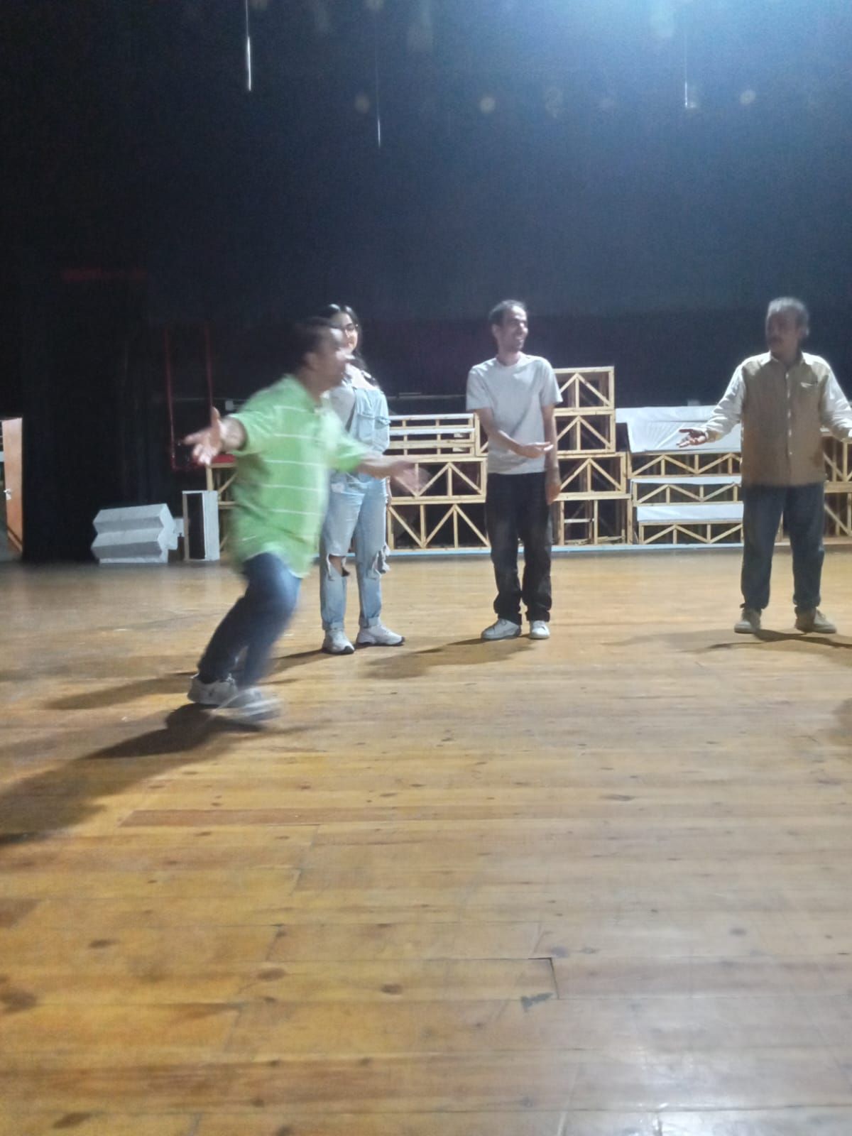 تامر الخطيب ينضم لفريق عمل مسرحية حب من طرف حامد بطولة ميدو عادل - الخليج الان