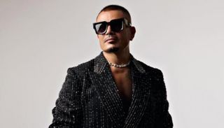 في أسبوعه الرابع.. ابتدينا لعمرو دياب يكتسح منصات الموسيقى ويتصدر المشهد العربي - الخليج الان