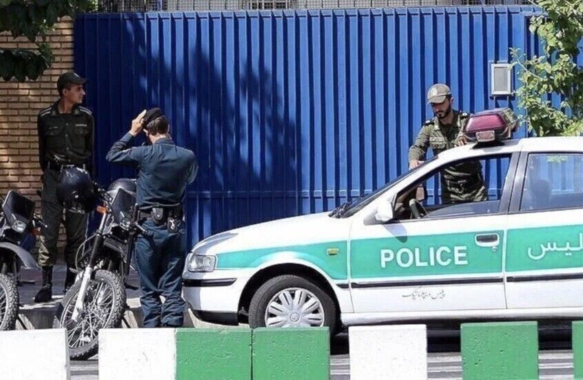 «فوضى واستنفار أمني».. قتلى وجرحى في هجوم يستهدف محكمة في زاهدان بإيران - الخليج الان