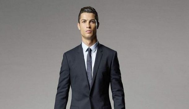 "هل تعجبك سيارتي؟".. كيف حاول رونالدو إقناع مصفف شعره بالحصول على رقم هاتف فتاة؟ - الخليج الان