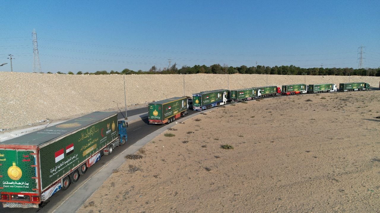 بتوجيهات شيخ الأزهر.. قافلة عاجلة من «بيت الزكاة والصدقات» محملة بآلاف الأطنان من المواد ‏الغذائية والإغاثية في طريقها إلى غزة‏ - الخليج الان