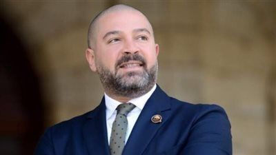 النائب أحمد دياب يصل مقر اتحاد الكرة لحضور حفل قرعة الدوري للموسم الجديد - الخليج الان