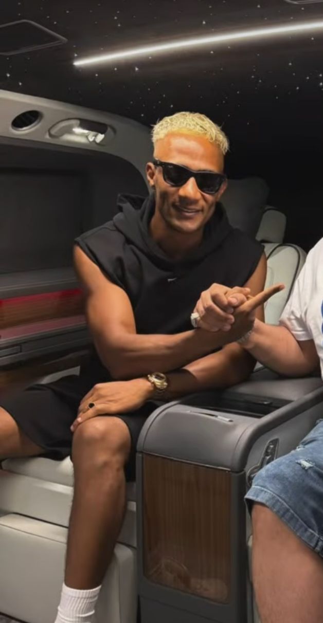 بالصور.. محمد رمضان يكشف عن سيارته الجديدة: الأسطول زاد عربية - الخليج الان