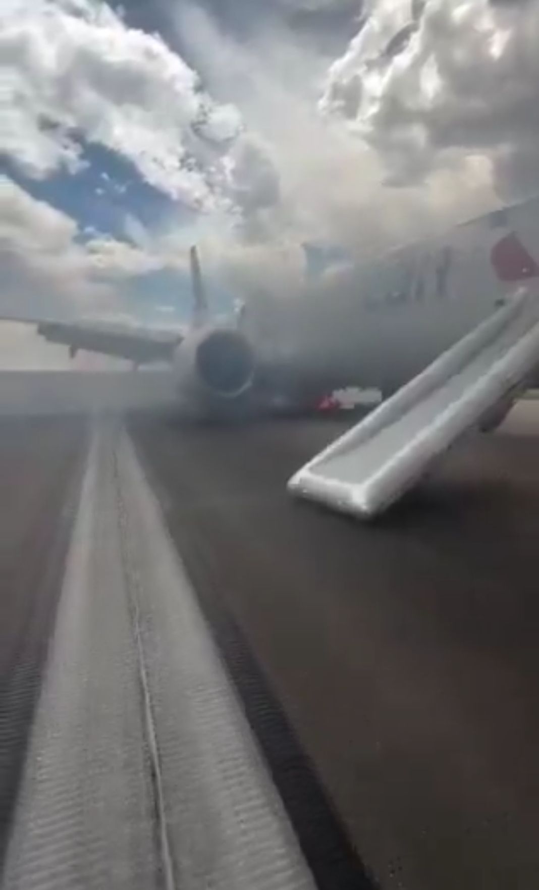 «كارثة جوية».. حريق بطائرة أمريكية بمطار دنفر وهروب 173 راكبًا|صور - الخليج الان