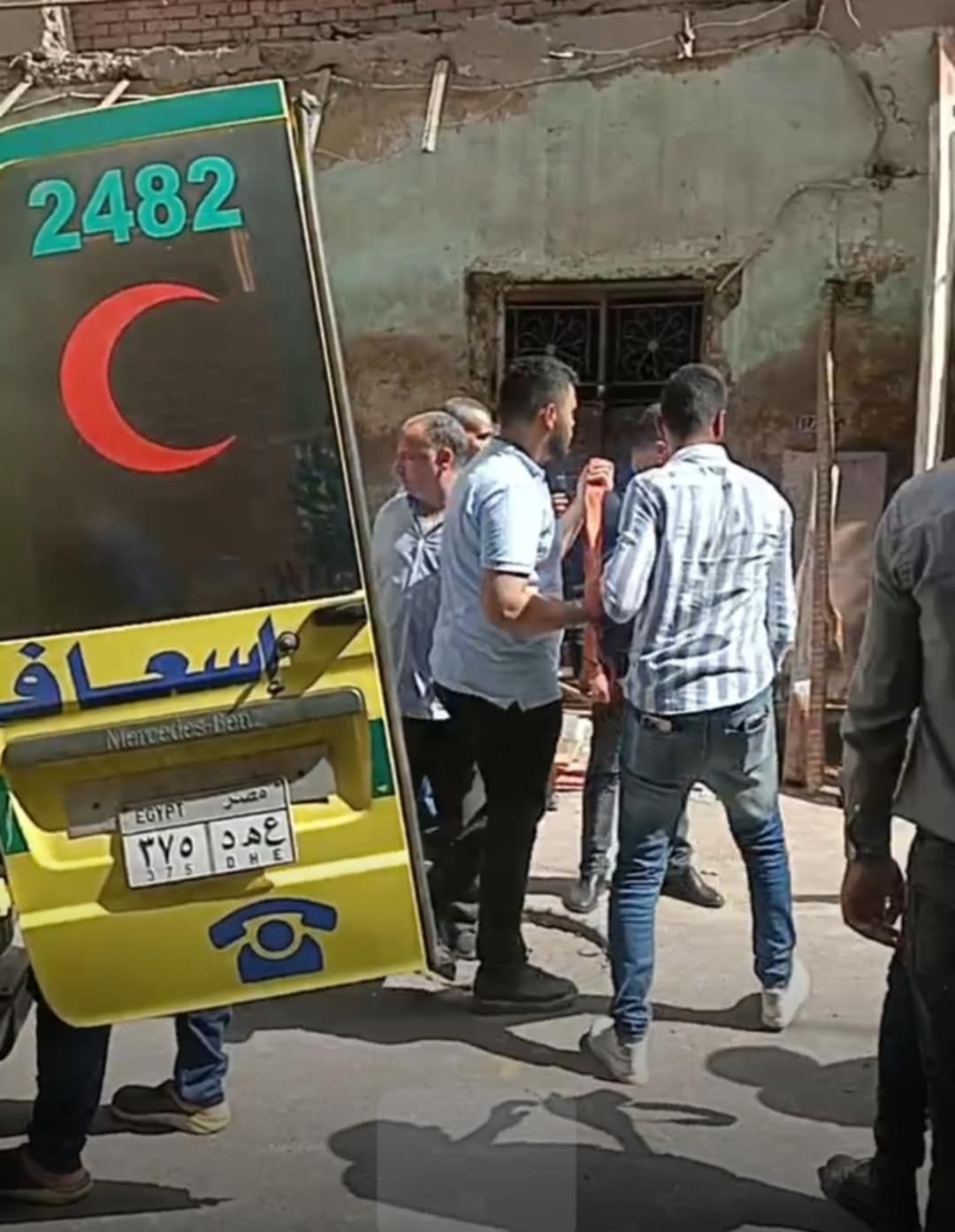 البحث عن مسنة ونجلها أسفل أنقاض منزل منهار بالغربية - الخليج الان