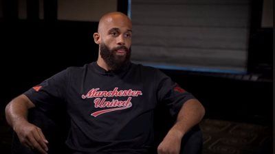 بريان مبويمو: ميسي ورونالدو مصدر إلهامي ومحمد صلاح الأفضل في أفريقيا ومانشستر يونايتد نادٍ عالمي وجماهيره في كل مكان - الخليج الان