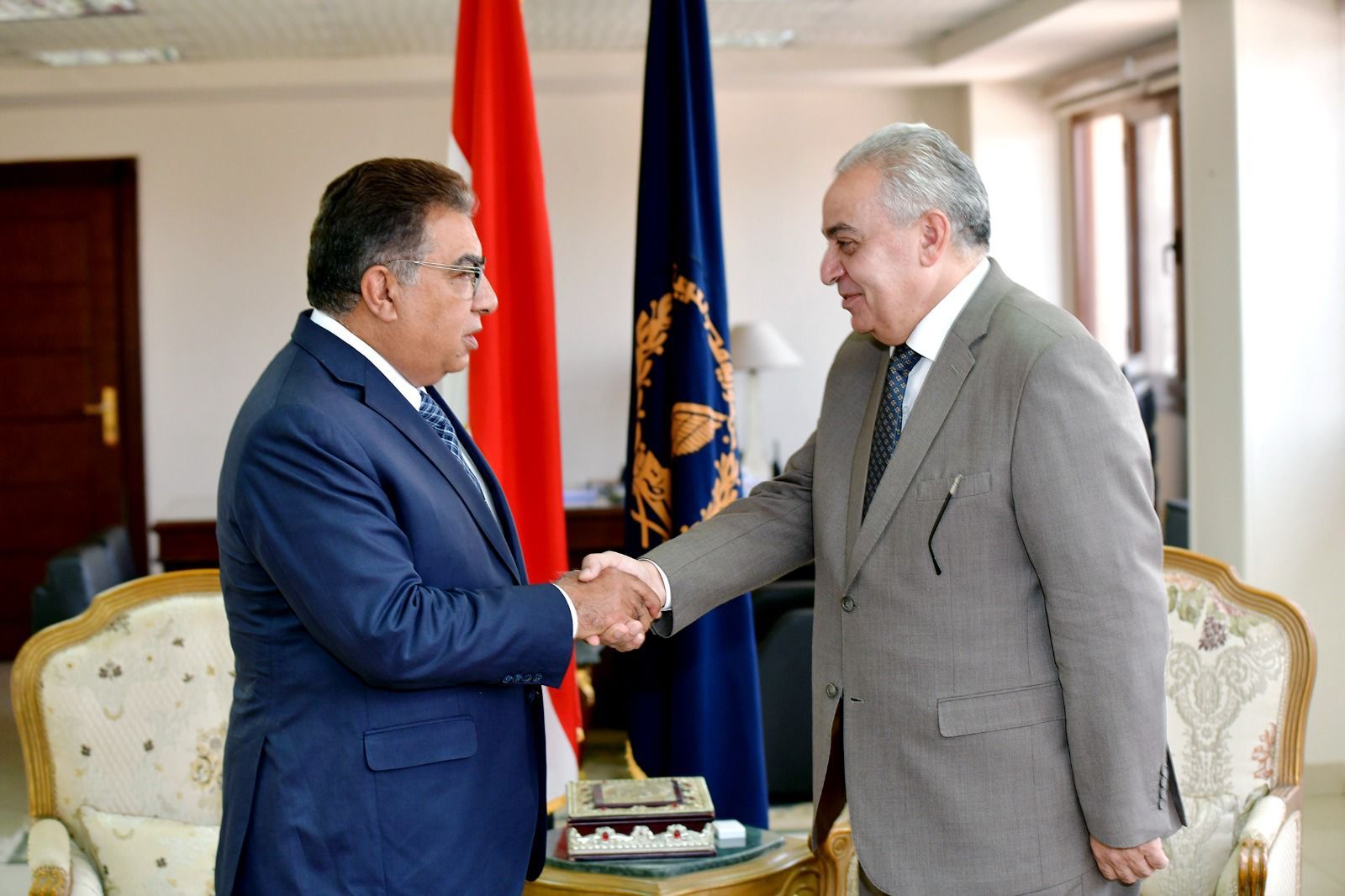 محافظ الدقهلية يهنئ مدير الأمن الجديد ويشيد بجهود اللواء حسام عبد العزيز - الخليج الان