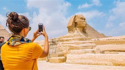 اعتباراً من أكتوبر المقبل.. وزير السياحة يقرر زيادة أجر المرشد السياحي - الخليج الان