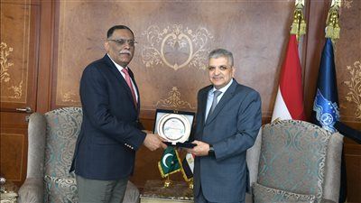 أسامة ربيع: "قناة السويس الطريق المستدام الأمثل لحركة التجارة العالمية" - الخليج الان