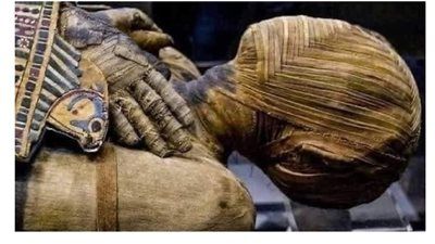 بتقنيات الأشعه....مصر تفتح تابوتا مغلقا منذ أكثر من ٢٠ قرنا..في صمت المومياوات - الخليج الان