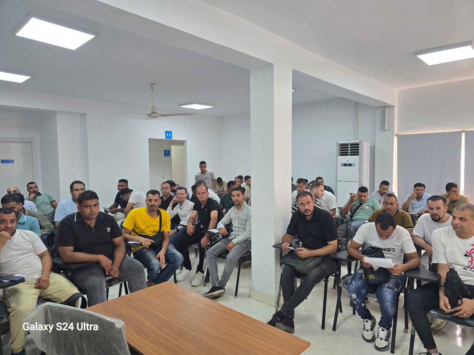 وزير العمل : بدء اختبارات المرشحين للعمل في الأردن - الخليج الان