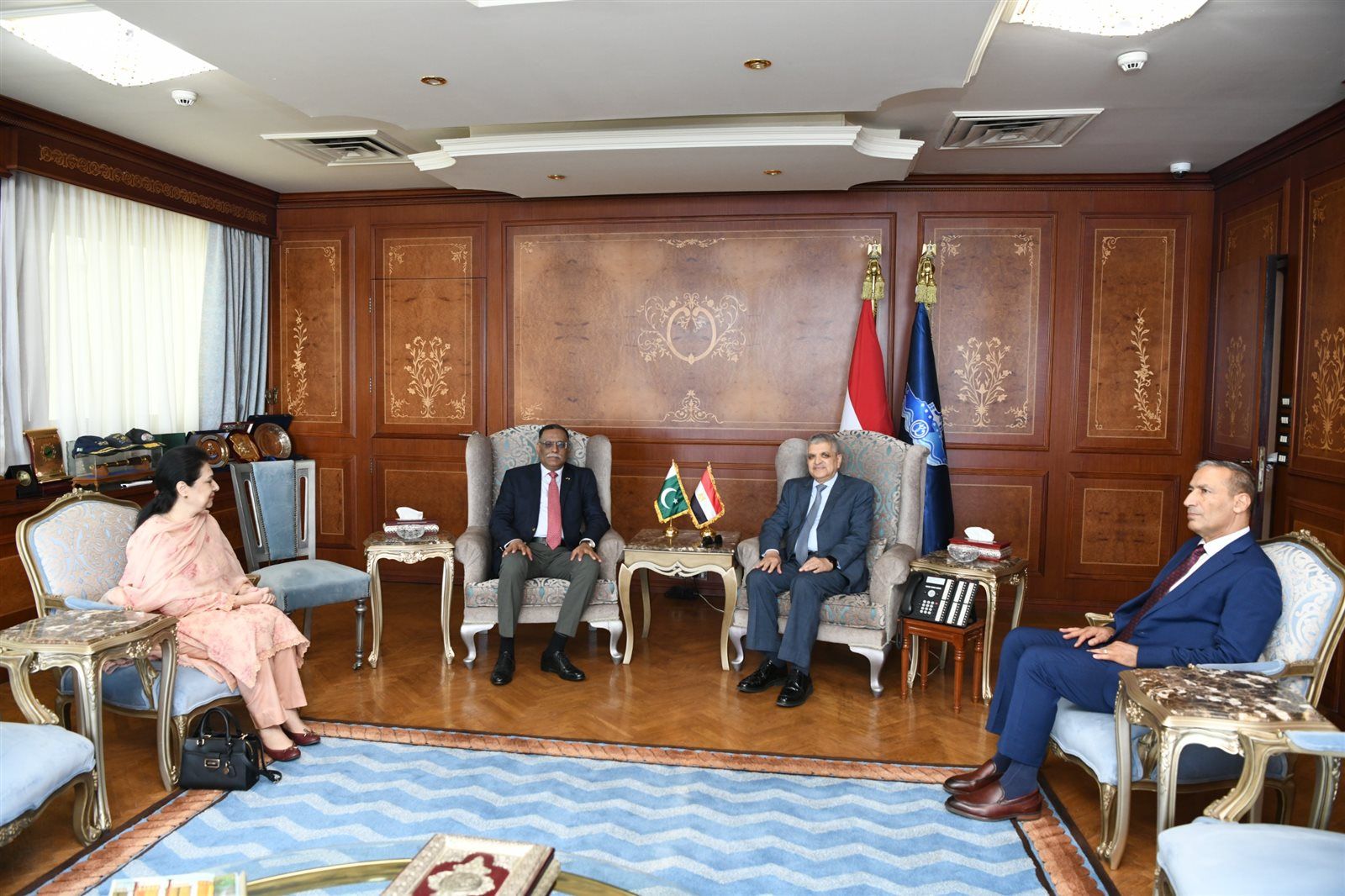 أسامة ربيع: "قناة السويس الطريق المستدام الأمثل لحركة التجارة العالمية" - الخليج الان