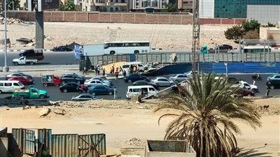 اصطدام ميكروباص بمحطة الأوتوبيس الترددي على الطريق الدائري في القطامية دون إصابات - الخليج الان