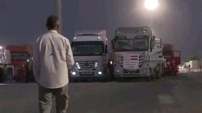 القاهرة الإخبارية: دخول أفواج قافلة المساعدات الإنسانية الخامسة إلى قطاع غزة - فيديو - الخليج الان