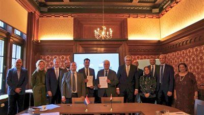 وزير التعليم العالي يوقع عقودًا استراتيجية مع شركة "إنسيچن" الهولندية لدعم التحول الرقمي في التعليم الجراحي والطبي - الخليج الان