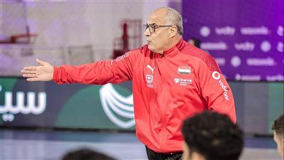 أزمة صحية مفاجئة لـ طارق محروس مدرب منتخب الناشئين قبل أيام من مونديال اليد - الخليج الان