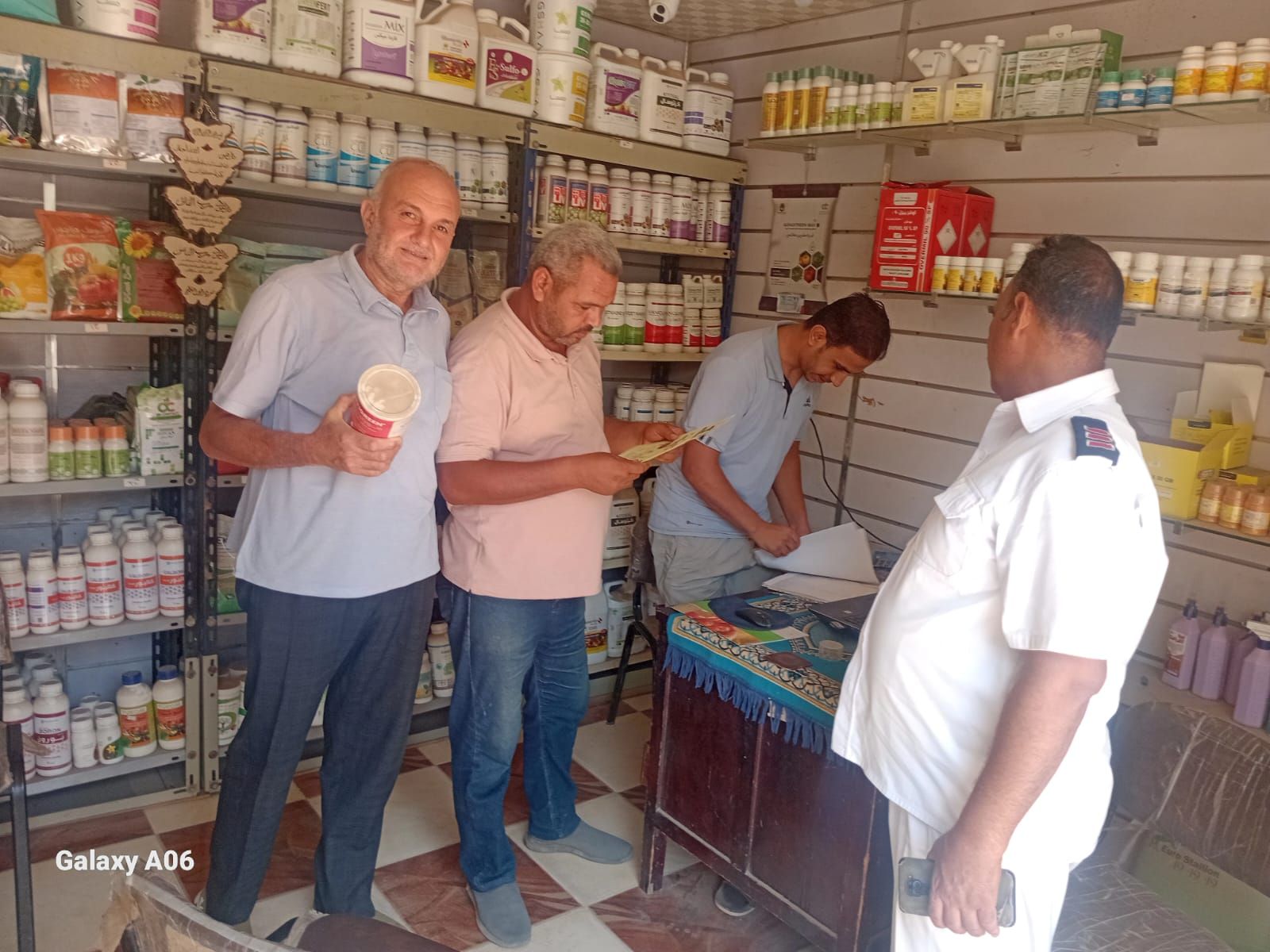 تحت إشراف وزير الزراعة ومحافظ الفيوم.. حملة تفتيش على محلات المبيدات والمخصبات الزراعية - الخليج الان