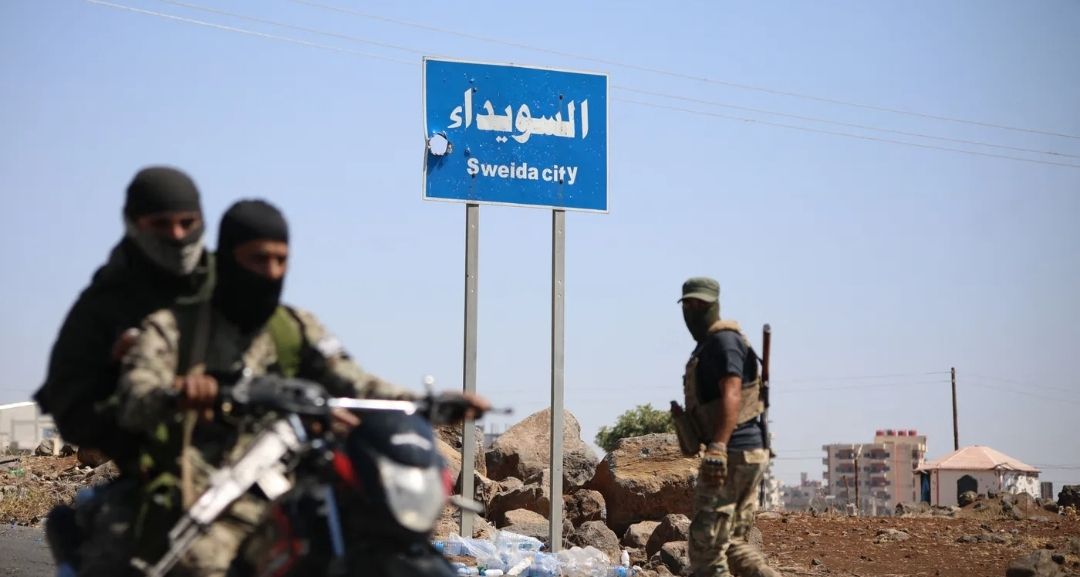 «السويداء تشتعل مجدداً».. قتلى وجرحى في اشتباكات مسلحة جنوب سوريا - الخليج الان