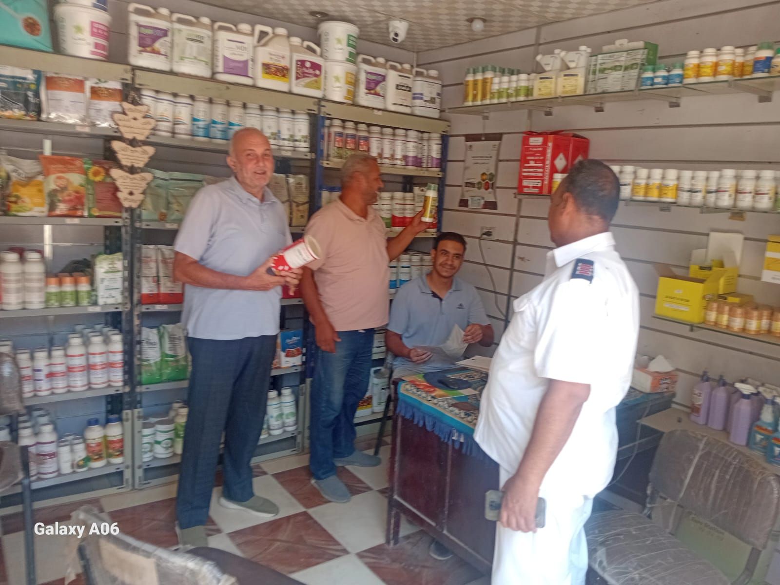 تحت إشراف وزير الزراعة ومحافظ الفيوم.. حملة تفتيش على محلات المبيدات والمخصبات الزراعية - الخليج الان