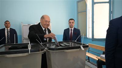 رئيس "الشيوخ" يُدلي بصوته في انتخابات مجلس الشيوخ 2025 - الخليج الان