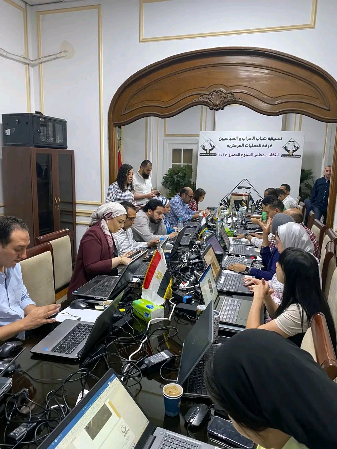 تنسيقية شباب الأحزاب: اليوم الأول من تصويت الشيوخ مر بسلاسة ومؤشرات إيجابية.. واستمرار المتابعة الدقيقة حتى إعلان النتائج - الخليج الان