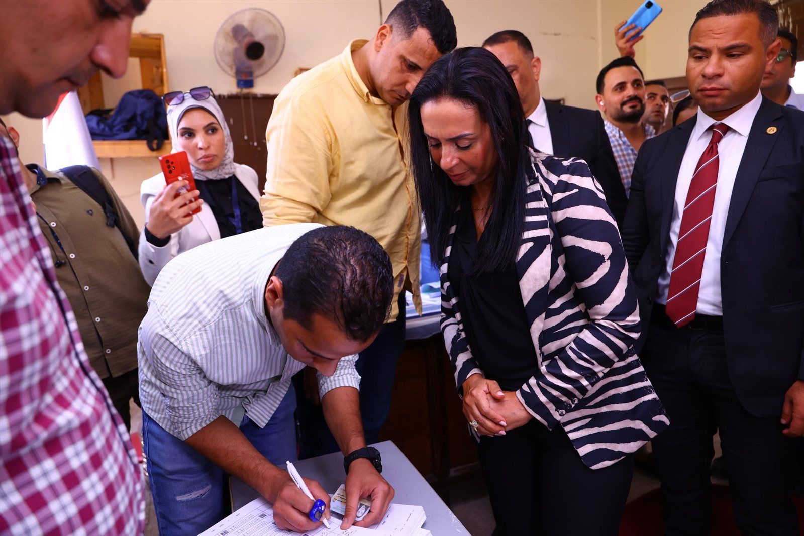 وزيرة التضامن الاجتماعي تدلي بصوتها في انتخابات مجلس الشيوخ 2025 بلجنة مدرسة بدر بالدقي - الخليج الان