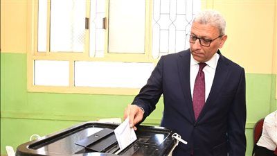 وكيل أول مجلس النواب يدلي بصوته في انتخابات مجلس الشيوخ - الخليج الان