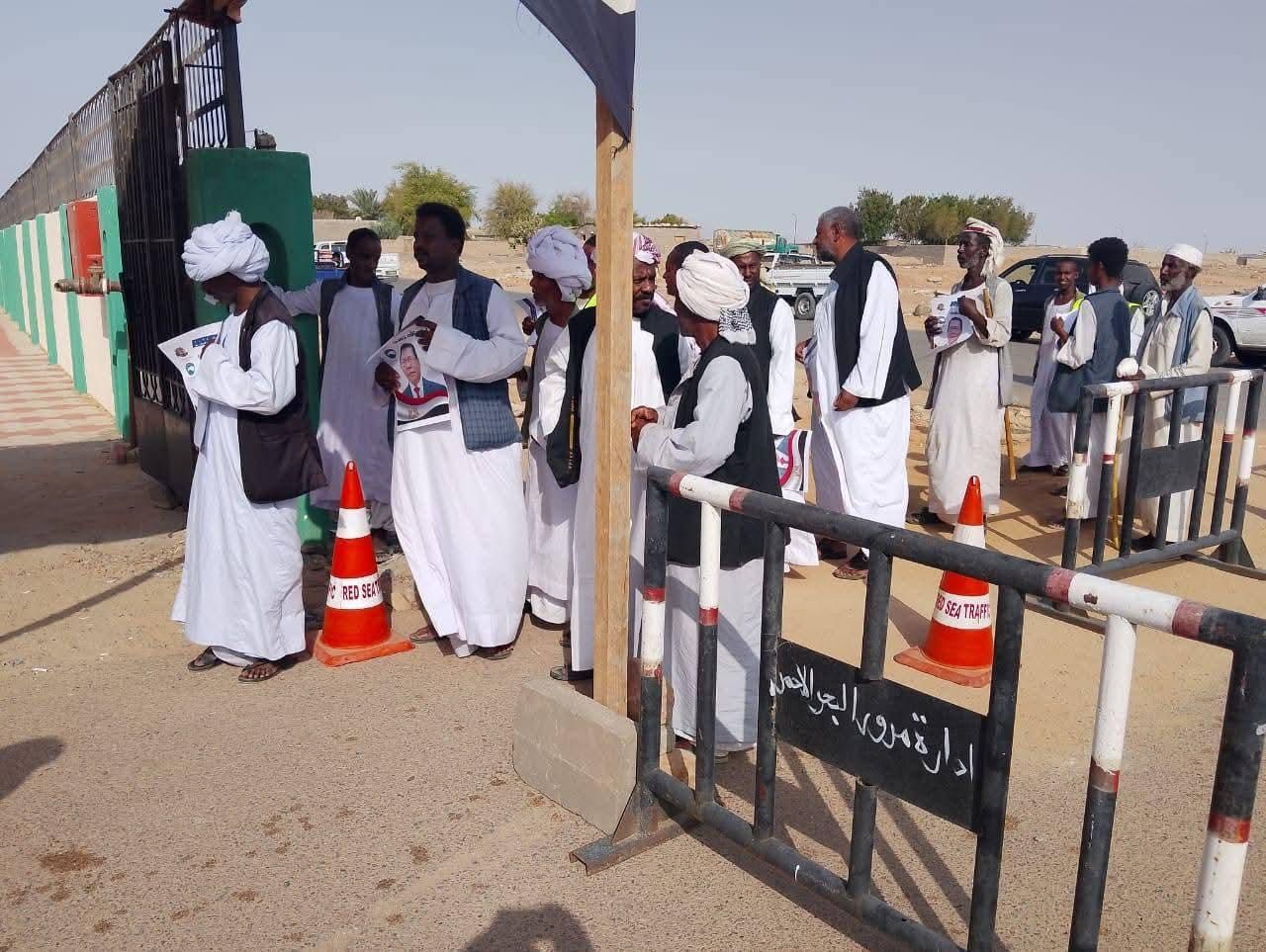 توافد أعداد كبيرة على التصويت في انتخابات مجلس الشيوخ بحلايب وشلاتين - الخليج الان