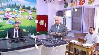 رئيس الهيئة الوطنية للصحافة يدلي بصوته في انتخابات الشيوخ 2025 - الخليج الان