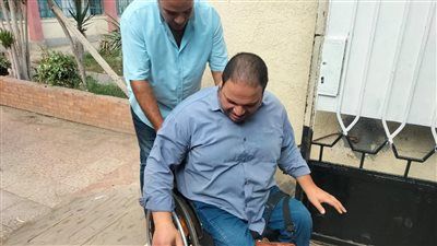 ذوي الهمم في الصفوف الأولى أمام اللجان الانتخابية بالشرقية للمشاركة في انتخابات مجلس الشيوخ - الخليج الان