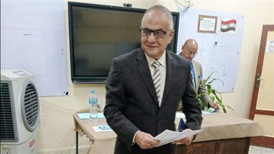 طارق خضر يدلى بصوته في انتخابات الشيوخ 2025 - الخليج الان