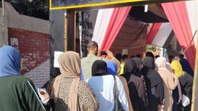 إقبال نسائي أمام اللجان الانتخابية بالقليوبية مع بداية اليوم الثاني لانتخابات مجلس الشيوخ - الخليج الان